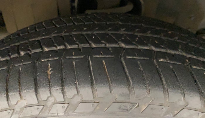 2021 Mahindra Scorpio S5, Diesel, Manual, 29,793 km, Left Front Tyre Tread