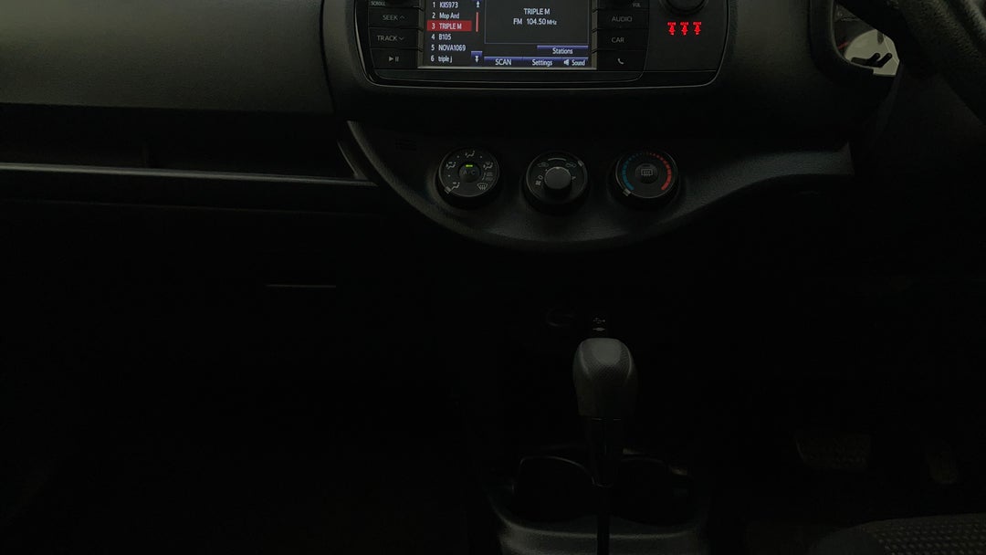 2019 Toyota Yaris Ascent, Automatic, 115983 km, Center Console