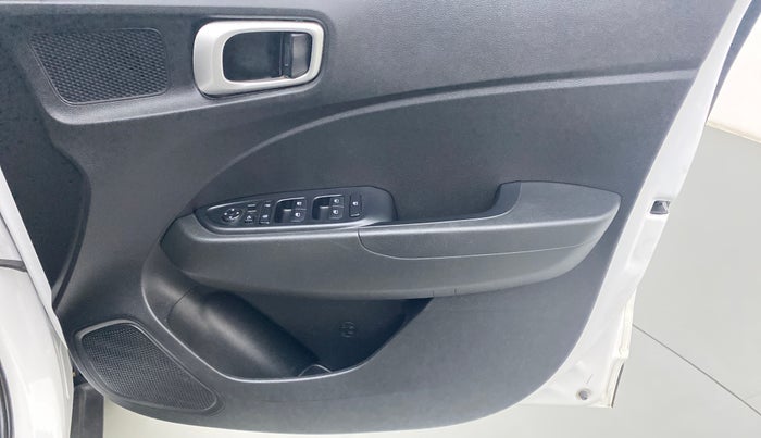 2021 Hyundai VENUE 1.0 TURBO GDI SX+ AT, Petrol, Automatic, 11,124 km, Driver Side Door Panels Control