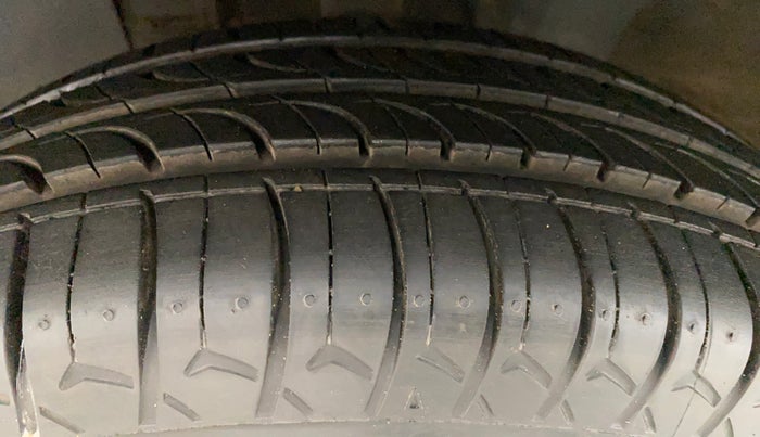 2017 Renault Kwid CLIMBER 1.0 AMT, Petrol, Automatic, 16,621 km, Left Front Tyre Tread