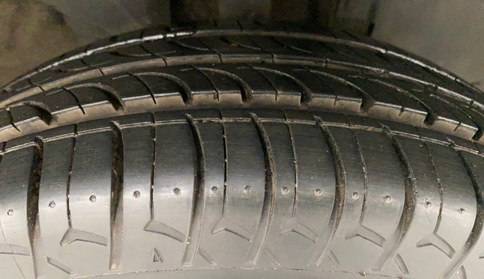 2017 Renault Kwid CLIMBER 1.0 AMT, Petrol, Automatic, 16,621 km, Right Front Tyre Tread