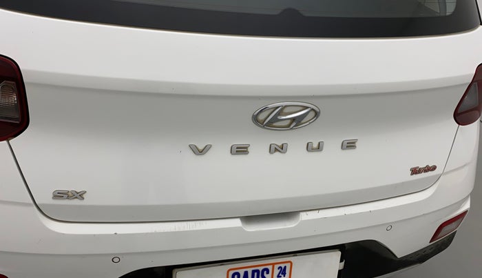 2020 Hyundai VENUE SX 1.0 TURBO IMT, Petrol, Manual, 70,644 km, Dicky (Boot door) - Minor scratches