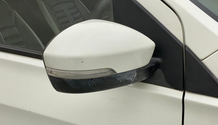2017 Tata Tiago XZ PETROL, Petrol, Manual, 66,997 km, Right rear-view mirror - Indicator light has minor damage