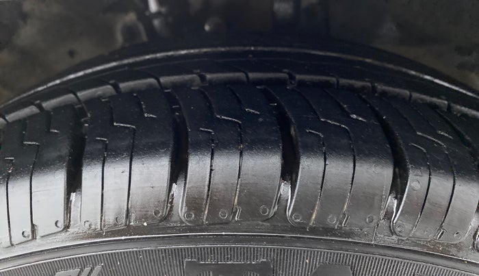 2014 Honda City V MT PETROL, CNG, Manual, 77,619 km, Right Front Tyre Tread