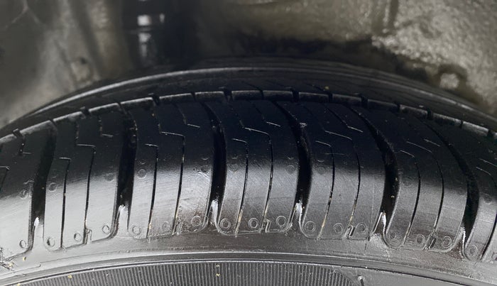 2014 Honda City V MT PETROL, CNG, Manual, 77,619 km, Right Rear Tyre Tread