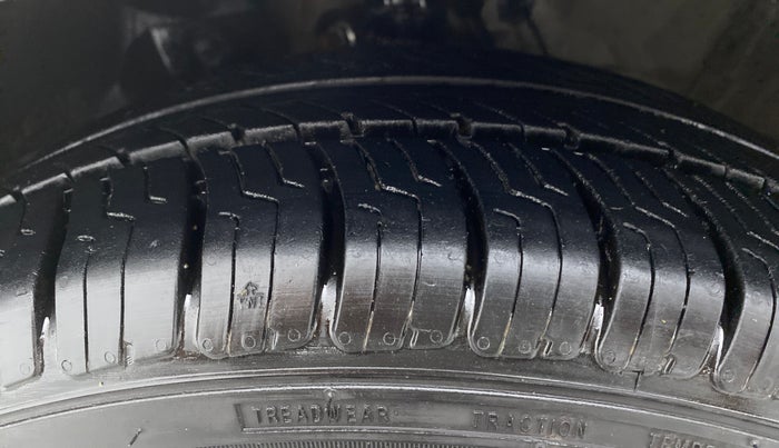 2014 Honda City V MT PETROL, CNG, Manual, 77,012 km, Left Front Tyre Tread