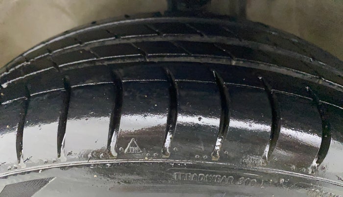 2011 Maruti Alto K10 LXI, Petrol, Manual, 63,904 km, Left Front Tyre Tread