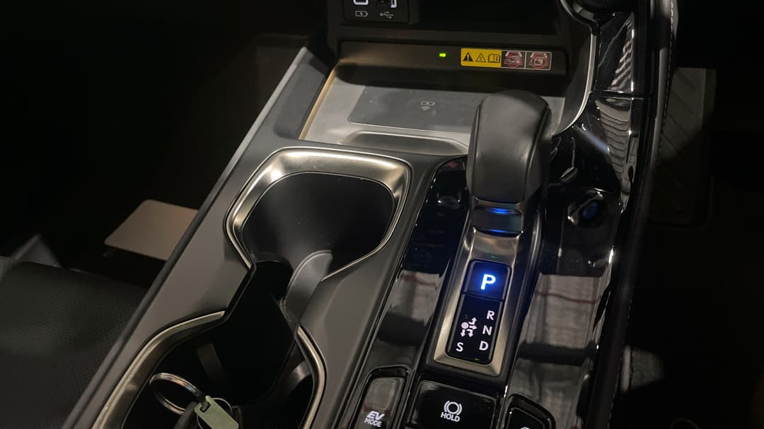 2023 Lexus Nx350h Luxury Hybrid AWD, Automatic, 21955 km, Gear Lever 