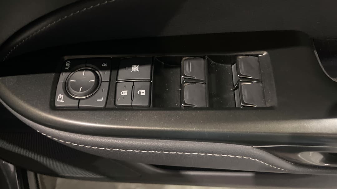 2023 Lexus Nx350h Luxury Hybrid AWD, Automatic, 21955 km, Drivers Side Door Panel Controls