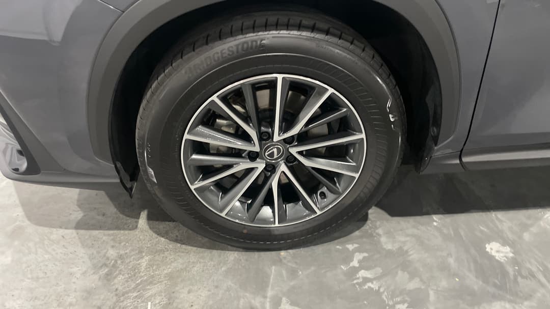 2023 Lexus Nx350h Luxury Hybrid AWD, Automatic, 21955 km, Left Front Wheel