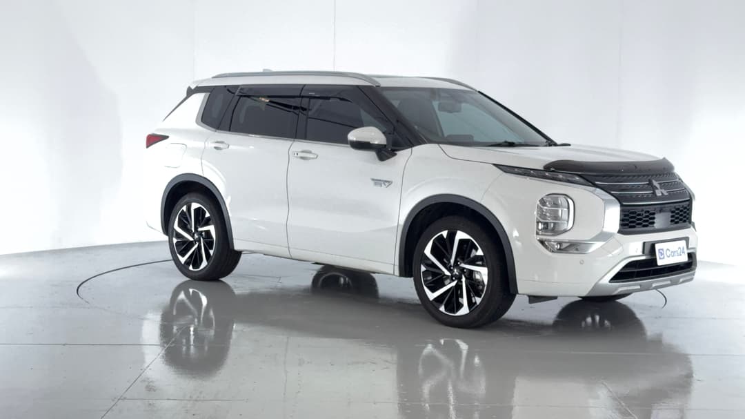 2024 Mitsubishi Outlander Phev Exceed 5+2 Seat (AWD), Automatic, 28953 km, Right Front Diagonal (45- Degree) View