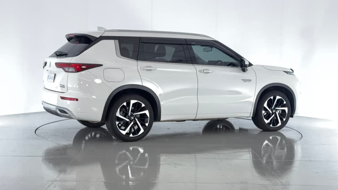 2024 Mitsubishi Outlander Phev Exceed 5+2 Seat (AWD), Automatic, 28953 km, Right Back Diagonal (45- Degree) View
