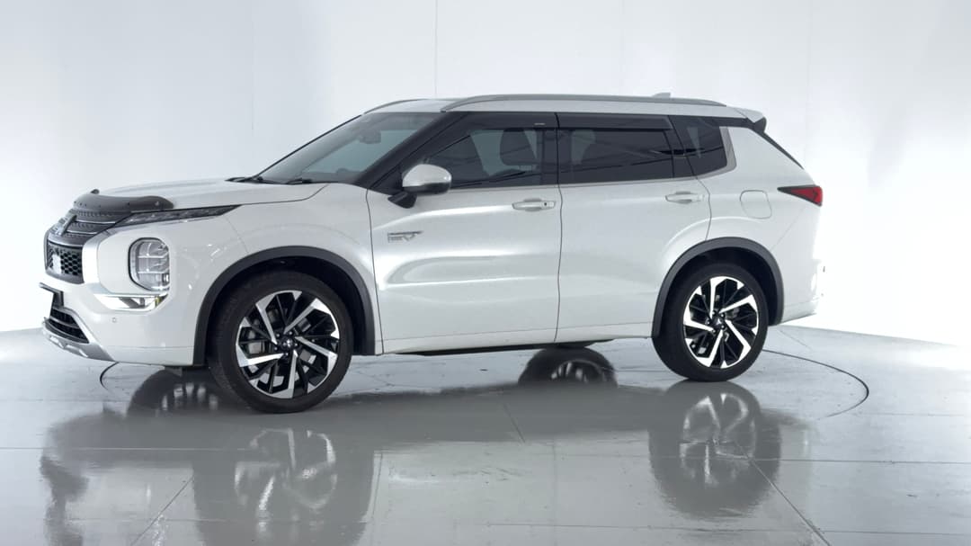 2024 Mitsubishi Outlander Phev Exceed 5+2 Seat (AWD), Automatic, 28953 km, Left Front Diagonal (45- Degree) View