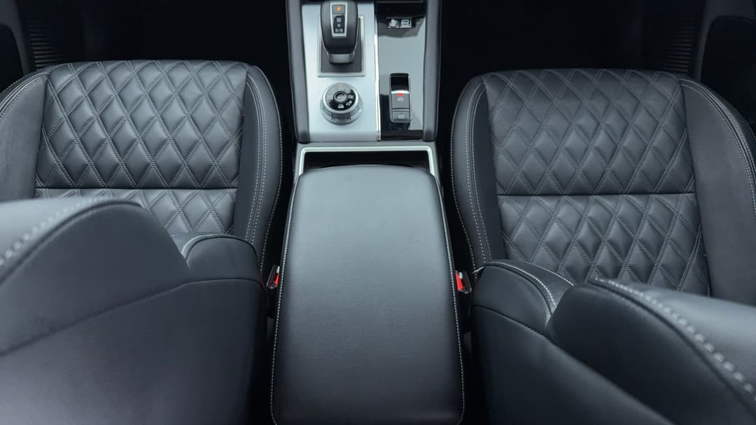 2024 Mitsubishi Outlander Phev Exceed 5+2 Seat (AWD), Automatic, 28953 km, Center Console