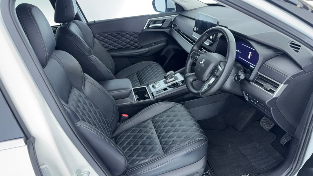2024 Mitsubishi Outlander Phev Exceed 5+2 Seat (AWD), Automatic, 28953 km, Right Side Front Door Cabin View