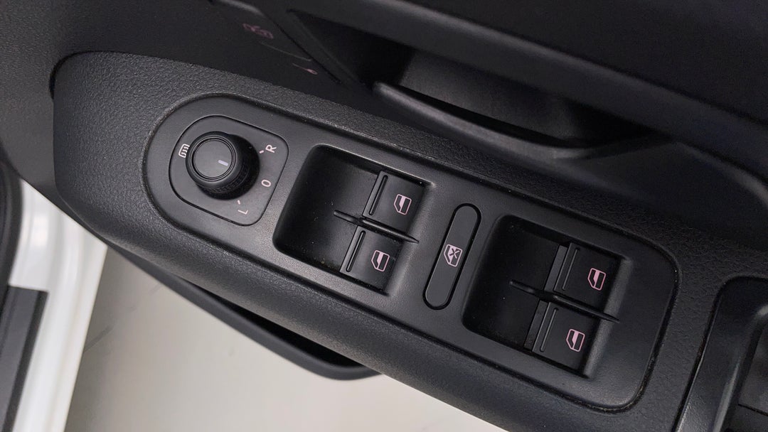 2018 Volkswagen Amarok Tdi420 Core Edition (4x4), Automatic, 95640 km, Drivers Side Door Panel Controls