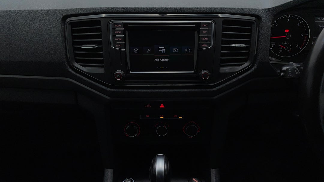 2018 Volkswagen Amarok Tdi420 Core Edition (4x4), Automatic, 95640 km, Center Console