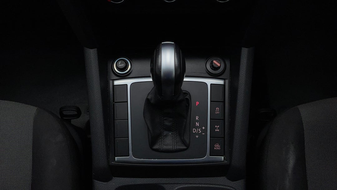 2018 Volkswagen Amarok Tdi420 Core Edition (4x4), Automatic, 95640 km, Gear Lever 