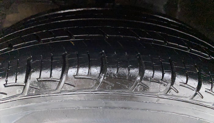 2016 Maruti Baleno DELTA 1.2 K12, Petrol, Manual, 28,746 km, Left Front Tyre Tread