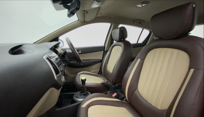 2013 Hyundai i20 SPORTZ 1.2 VTVT, Petrol, Manual, 75,949 km, Right Side Front Door Cabin