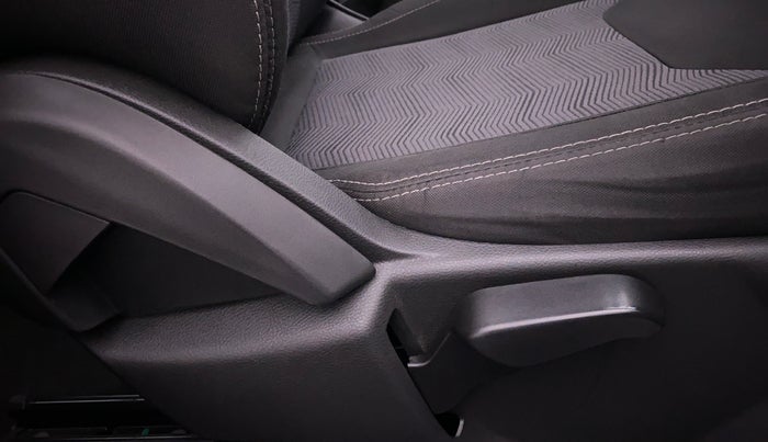 2017 Ford New Figo 1.2 TITANIUM, Petrol, Manual, 30,657 km, Driver Side Adjustment Panel