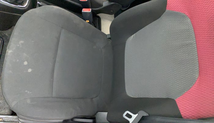 2018 Renault Kwid RXT 0.8, Petrol, Manual, 35,966 km, Front left seat (passenger seat) - Cover slightly stained