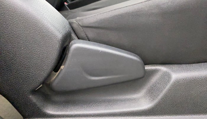 2018 Renault Kwid RXT 0.8, Petrol, Manual, 35,966 km, Driver Side Adjustment Panel