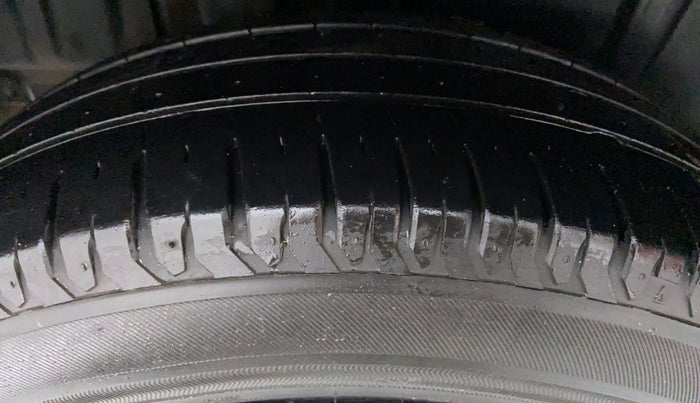 2019 Maruti XL6 ALPHA SHVS  MT, Petrol, Manual, 17,470 km, Right Rear Tyre Tread