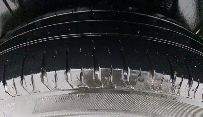 2019 Maruti XL6 ALPHA SHVS  MT, Petrol, Manual, 17,470 km, Left Rear Tyre Tread