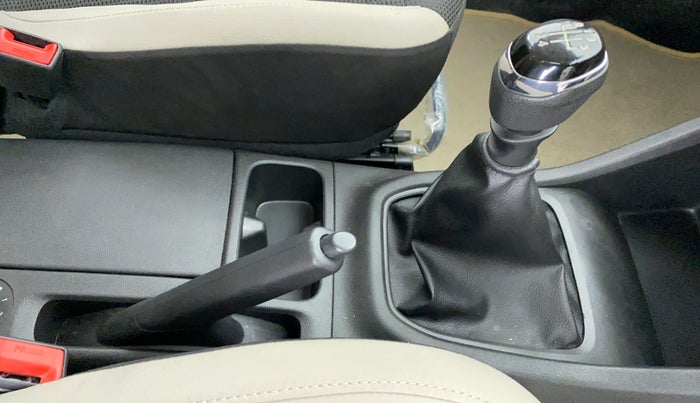 2019 Renault TRIBER 1.0 RXT, Petrol, Manual, 16,530 km, Gear Lever