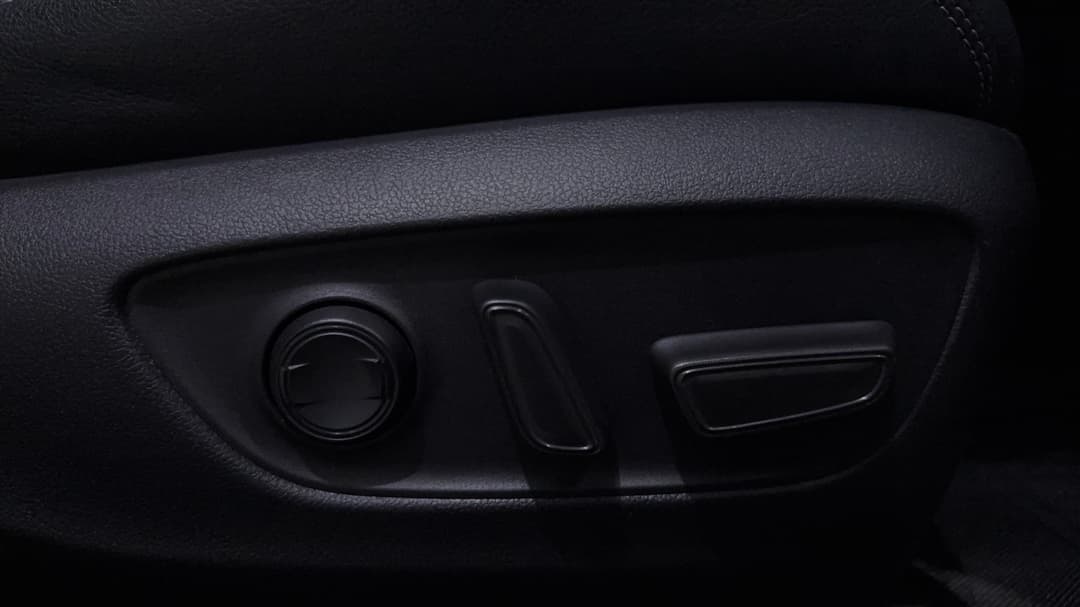2020 Toyota RAV4 Cruiser (AWD) Hybrid, Automatic, 101391 km, Drivers Side Adjustment Panel