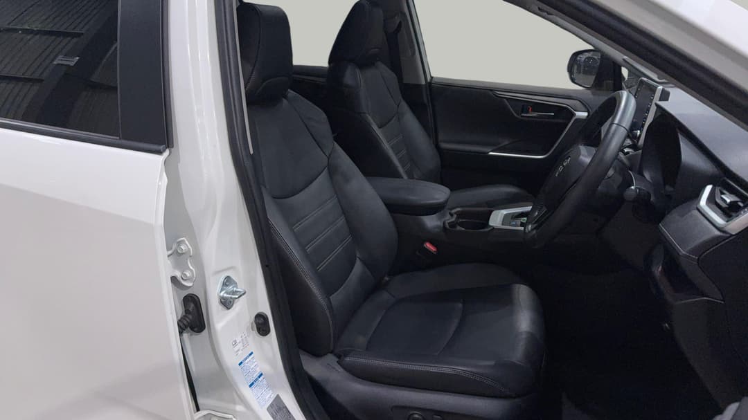 2020 Toyota RAV4 Cruiser (AWD) Hybrid, Automatic, 101391 km, Right Side Front Door Cabin View