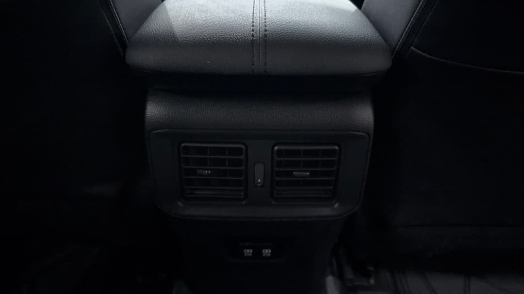 2020 Toyota RAV4 Cruiser (AWD) Hybrid, Automatic, 101391 km, Rear A/C Vent