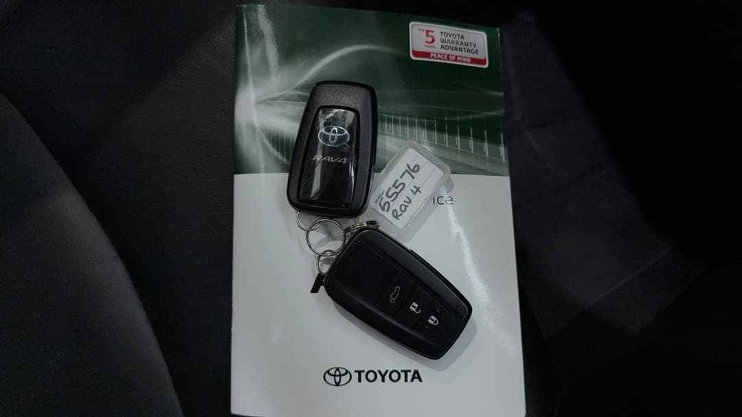 2020 Toyota RAV4 Cruiser (AWD) Hybrid, Automatic, 101391 km, Key Close-up
