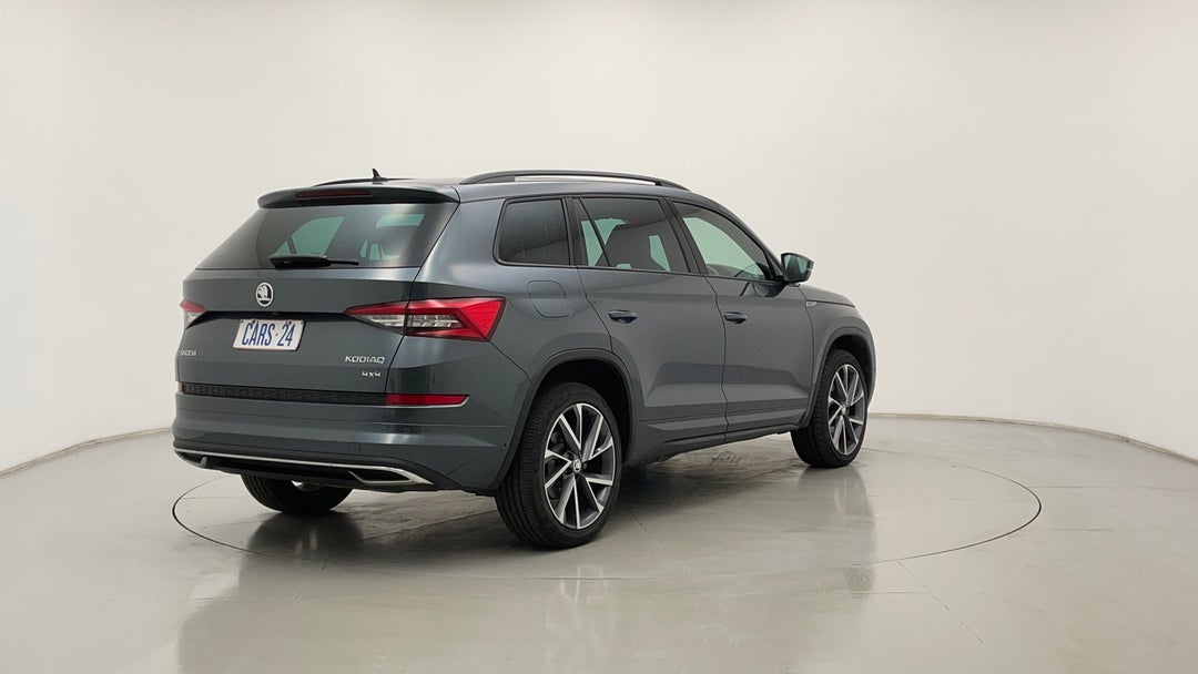 Right Back Diagonal (45- Degree) View