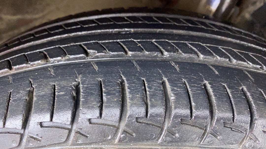 Right Front Tyre Tread