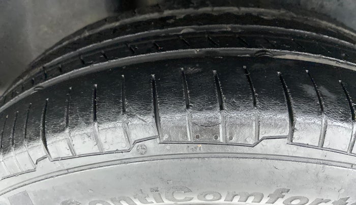 2014 Skoda Rapid 1.6 TDI MT AMBITION PLUS, Diesel, Manual, 68,027 km, Right Rear Tyre Tread