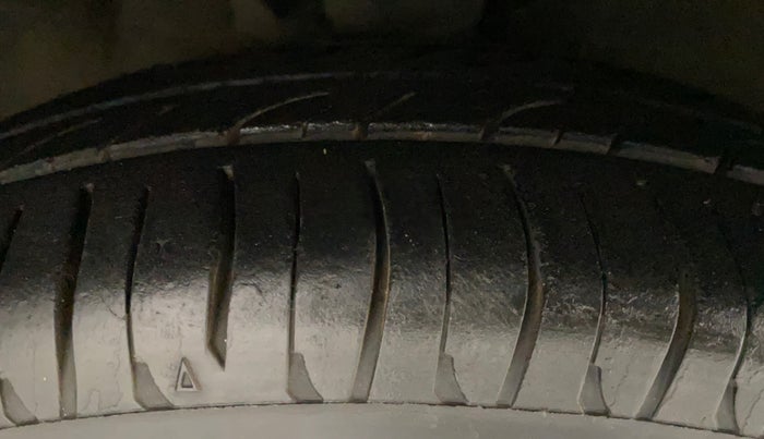 2011 Hyundai i10 SPORTZ 1.2, Petrol, Manual, 55,971 km, Right Front Tyre Tread