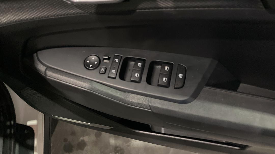2024 Kia Sportage S (AWD), Automatic, 46170 km, Drivers Side Door Panel Controls
