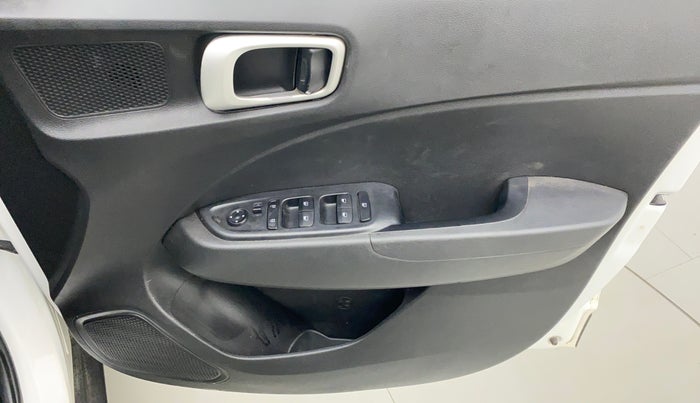 2020 Hyundai VENUE S 1.2, Petrol, Manual, 37,954 km, Driver Side Door Panels Control