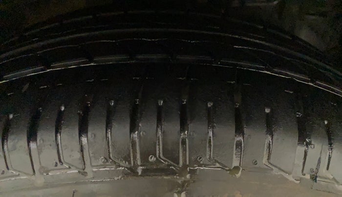 2014 Toyota Etios V, Petrol, Manual, 45,668 km, Right Front Tyre Tread