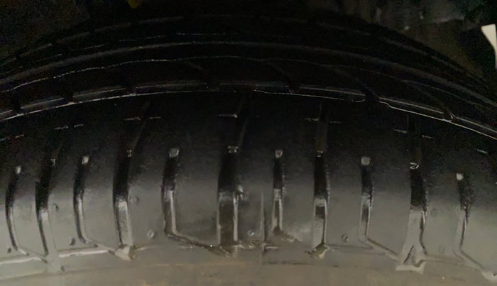 2014 Toyota Etios V, Petrol, Manual, 45,668 km, Left Front Tyre Tread