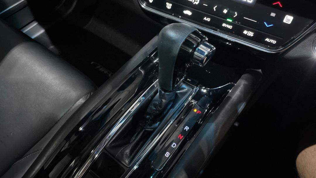 2017 Honda HR-V Vti-l, Automatic, 90918 km, Gear Lever 