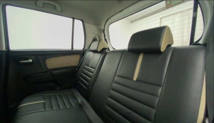 2017 Maruti Wagon R 1.0 VXI, Petrol, Manual, 74,622 km, Right Side Rear Door Cabin