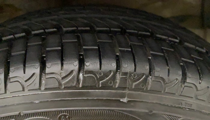 2017 Maruti Wagon R 1.0 VXI, Petrol, Manual, 74,622 km, Left Front Tyre Tread