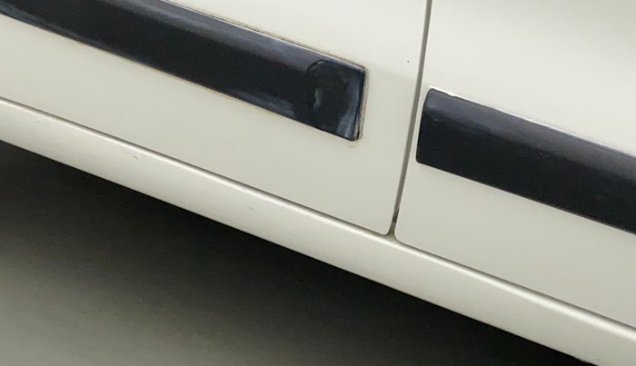 2017 Maruti Wagon R 1.0 VXI, Petrol, Manual, 74,622 km, Right running board - Paint has minor damage
