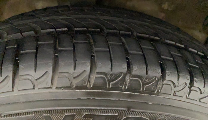 2017 Maruti Wagon R 1.0 VXI, Petrol, Manual, 74,622 km, Left Rear Tyre Tread