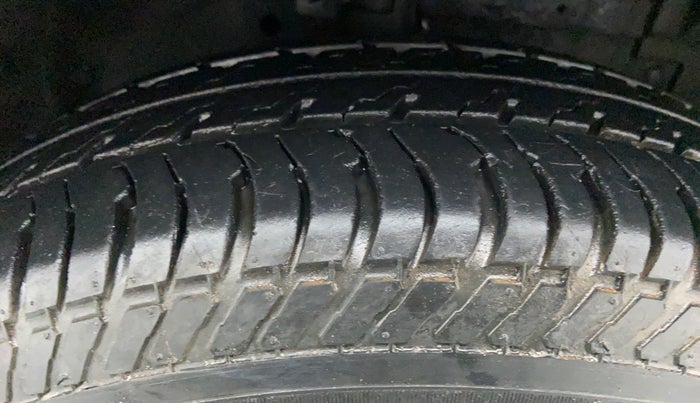 2012 Maruti Swift Dzire VDI BS IV, Diesel, Manual, 42,755 km, Right Front Tyre Tread