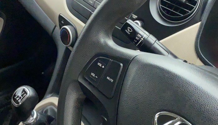 2016 Hyundai Grand i10 SPORTZ 1.2 KAPPA VTVT, Petrol, Manual, 22,111 km, Steering wheel - Sound system control not functional