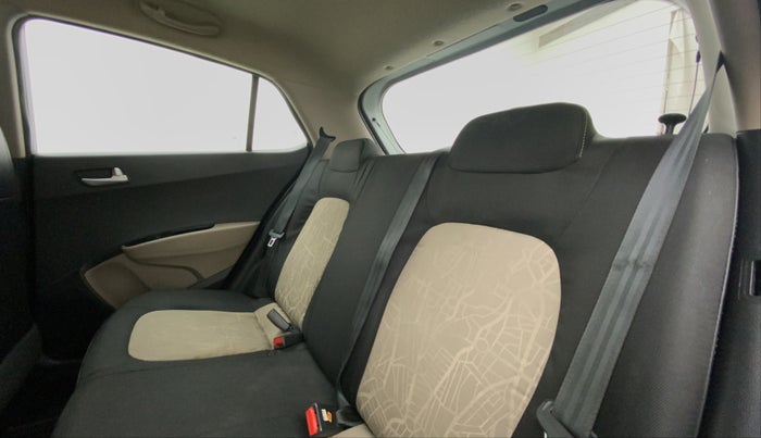 2016 Hyundai Grand i10 SPORTZ 1.2 KAPPA VTVT, Petrol, Manual, 22,111 km, Right Side Rear Door Cabin